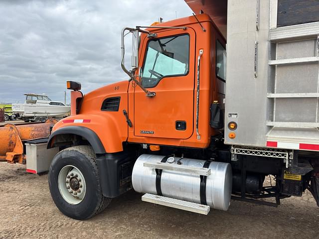 Image of Mack Granite equipment image 4