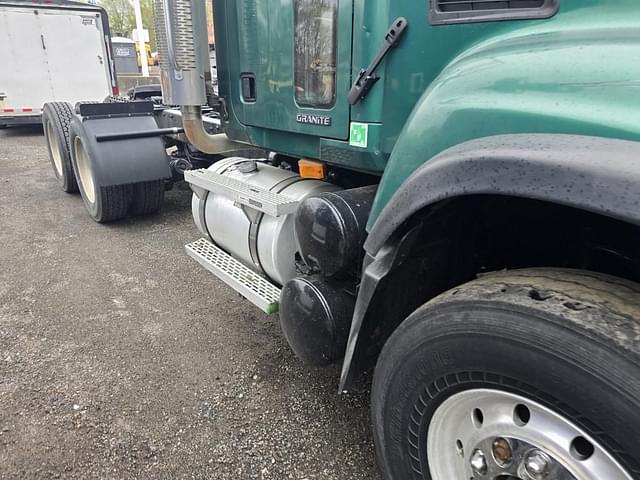 Image of Mack Granite equipment image 2
