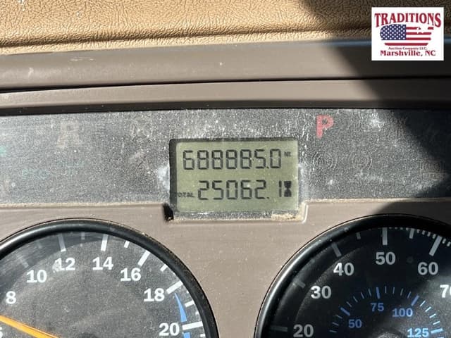 Image of Mack Granite equipment image 3