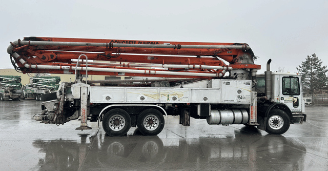 Image of Mack MR688S equipment image 1