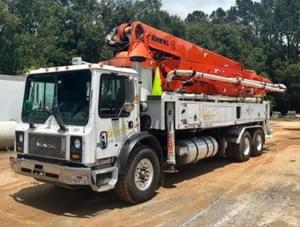2006 Mack MR688S Image