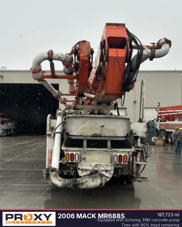 Image of Mack MR688S equipment image 3