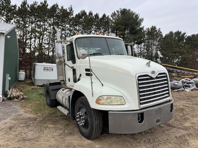 Image of Mack CX612 equipment image 2