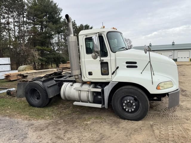 Image of Mack CX612 equipment image 3