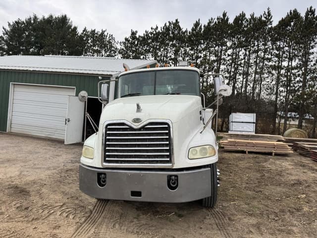 Image of Mack CX612 equipment image 1
