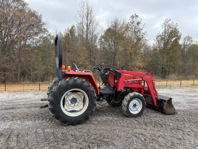 Image of Massey Ferguson 1440V equipment image 2