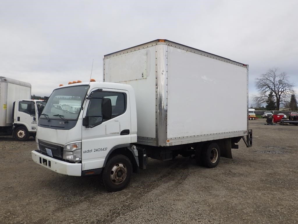 2006 Mitsubishi Fuso FE84D Equipment Image0