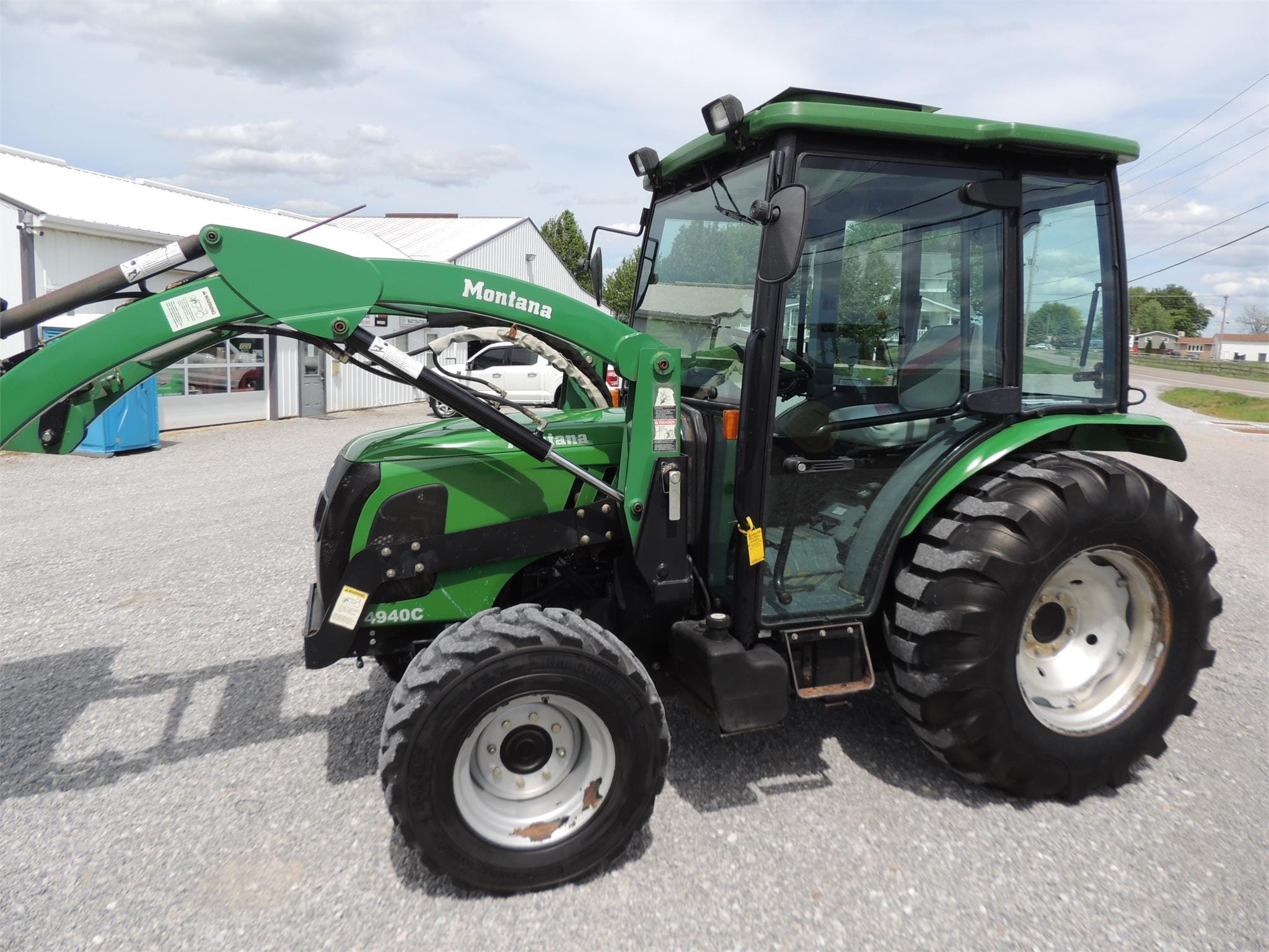 2006 Montana 4940 Equipment Image0