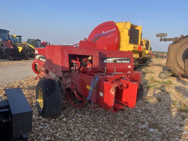 Image of New Holland 570 equipment image 2