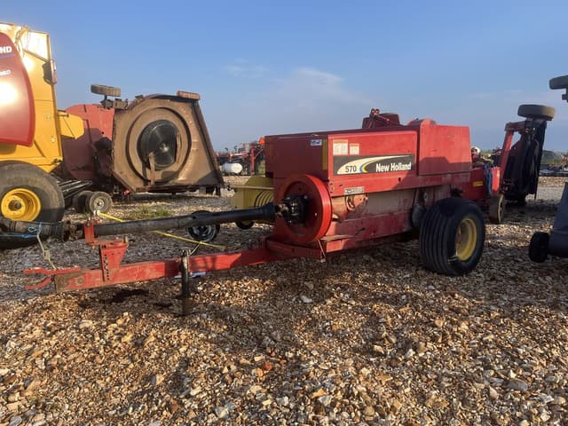 Image of New Holland 570 equipment image 3