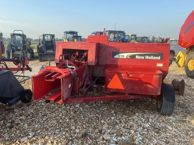 Image of New Holland 570 equipment image 2