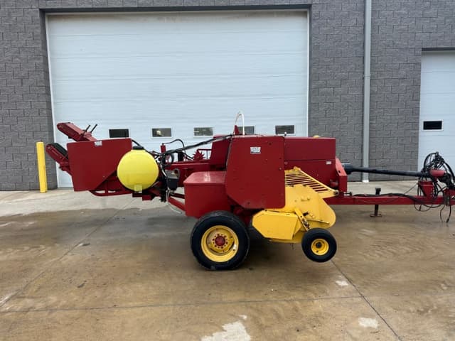 Image of New Holland 575 equipment image 4