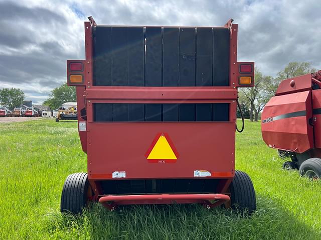 Image of New Holland BR780A equipment image 4