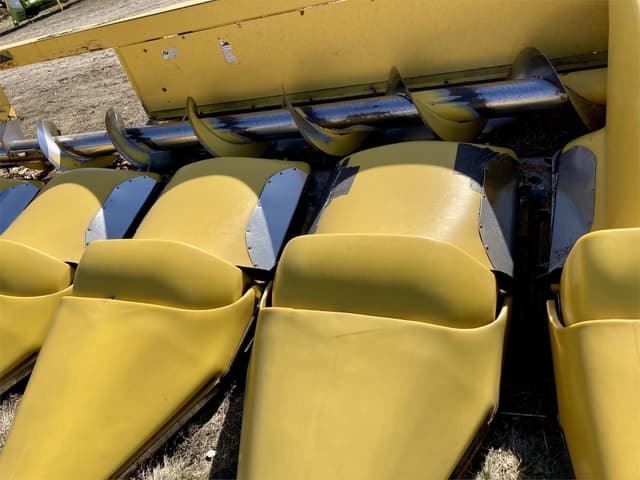 Image of New Holland 98C equipment image 4