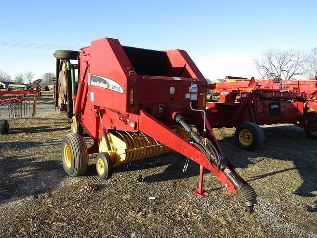 Image of New Holland BR730A equipment image 2