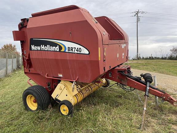 Image of New Holland BR740 Primary image