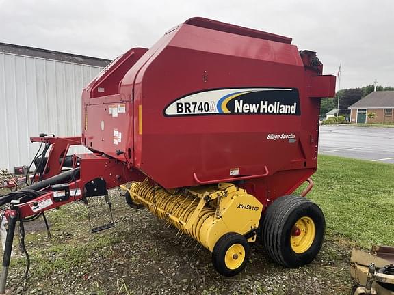 Image of New Holland BR740A Primary image