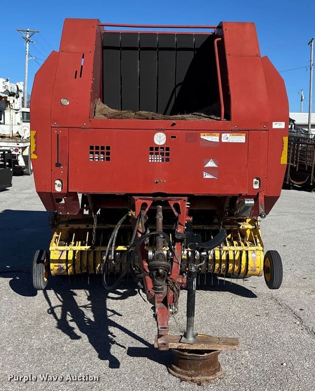 Image of New Holland BR750A equipment image 1