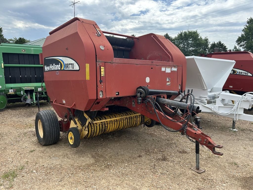 2006 New Holland BR770A Equipment Image0