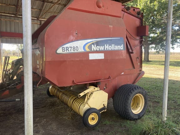 2006 New Holland BR780A Equipment Image0