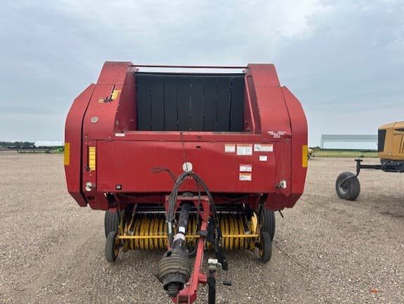 Image of New Holland BR780A equipment image 3