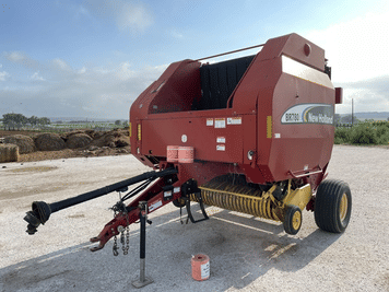 Main image New Holland BR780A