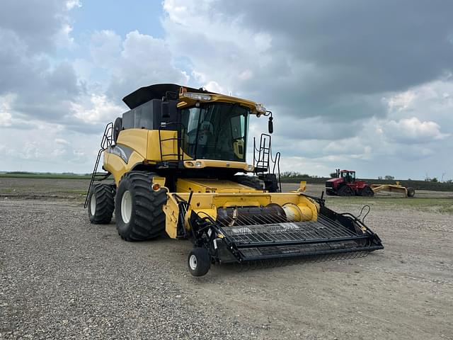 Image of New Holland CR960 equipment image 2