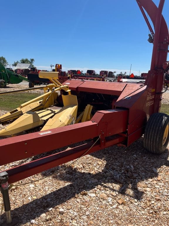 2006 New Holland FP230 Equipment Image0