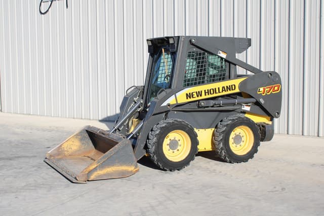 Image of New Holland L170 equipment image 4