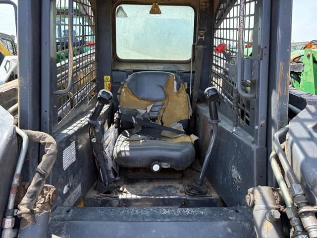 Image of New Holland L180 equipment image 4