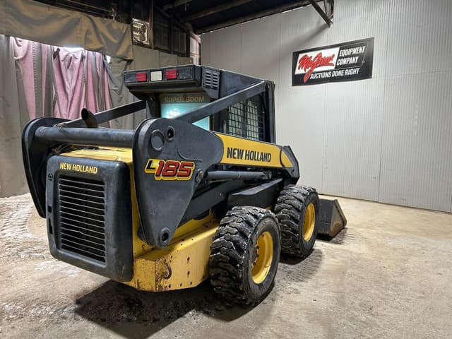 Image of New Holland L185 equipment image 3
