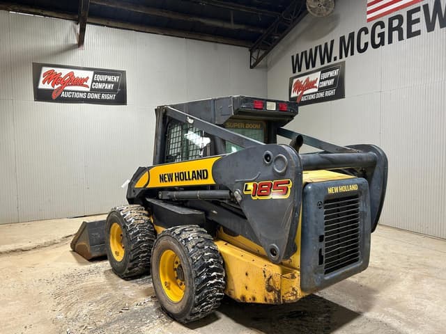 Image of New Holland L185 equipment image 1