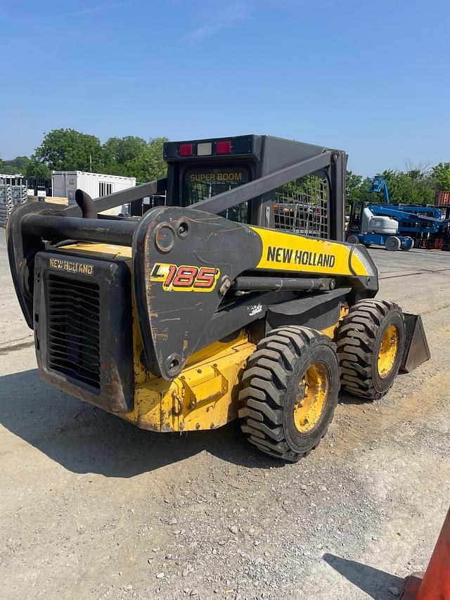 Image of New Holland L185 equipment image 2