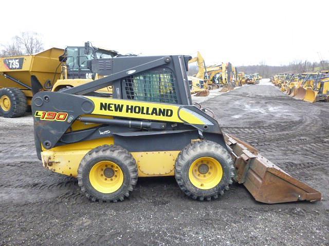 Image of New Holland L190 equipment image 2