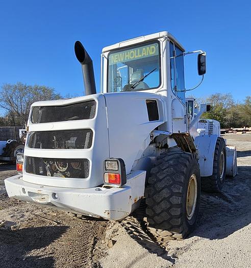 Image of New Holland LW130.B equipment image 4