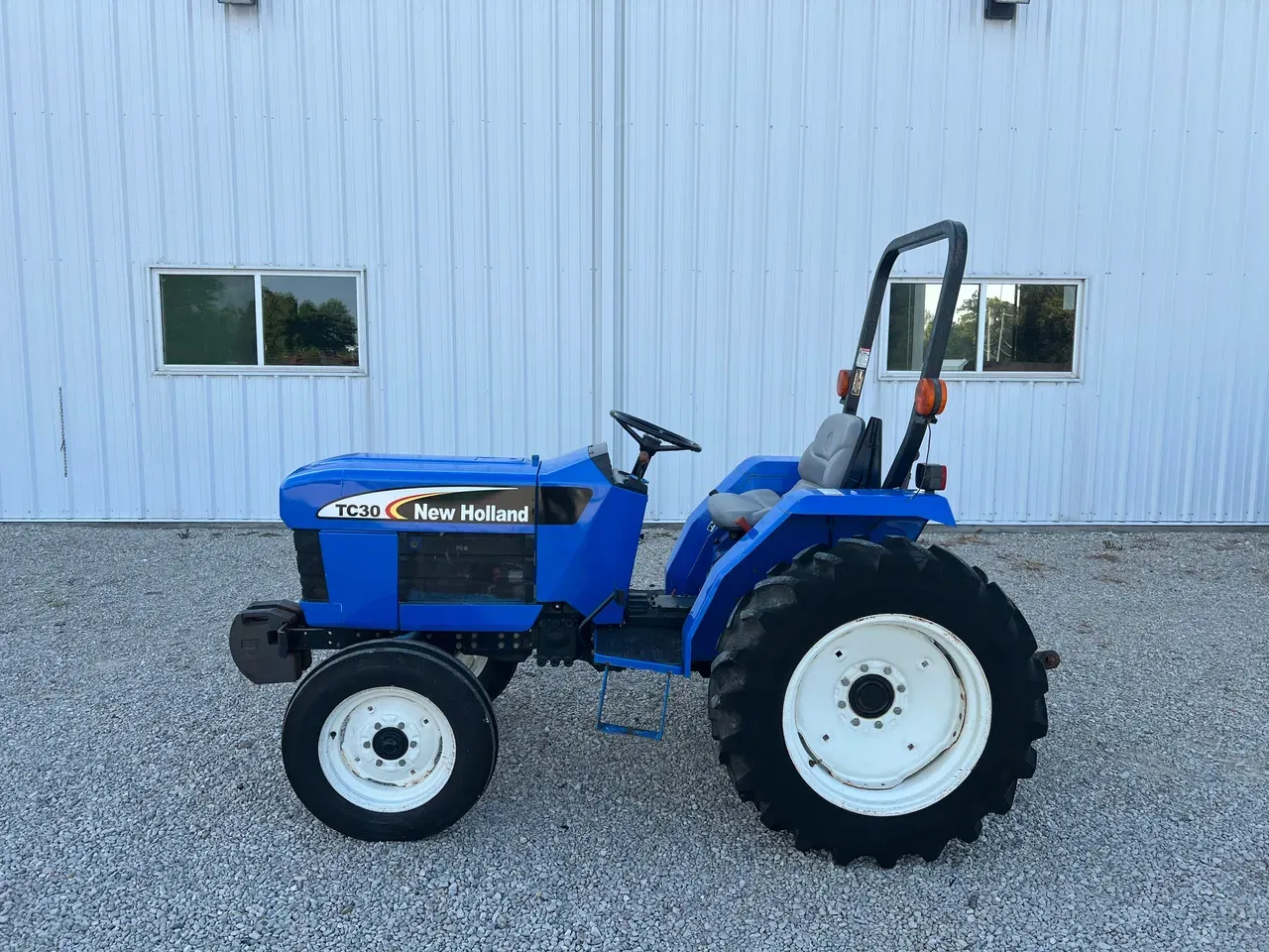 2006 New Holland TC30 Equipment Image0