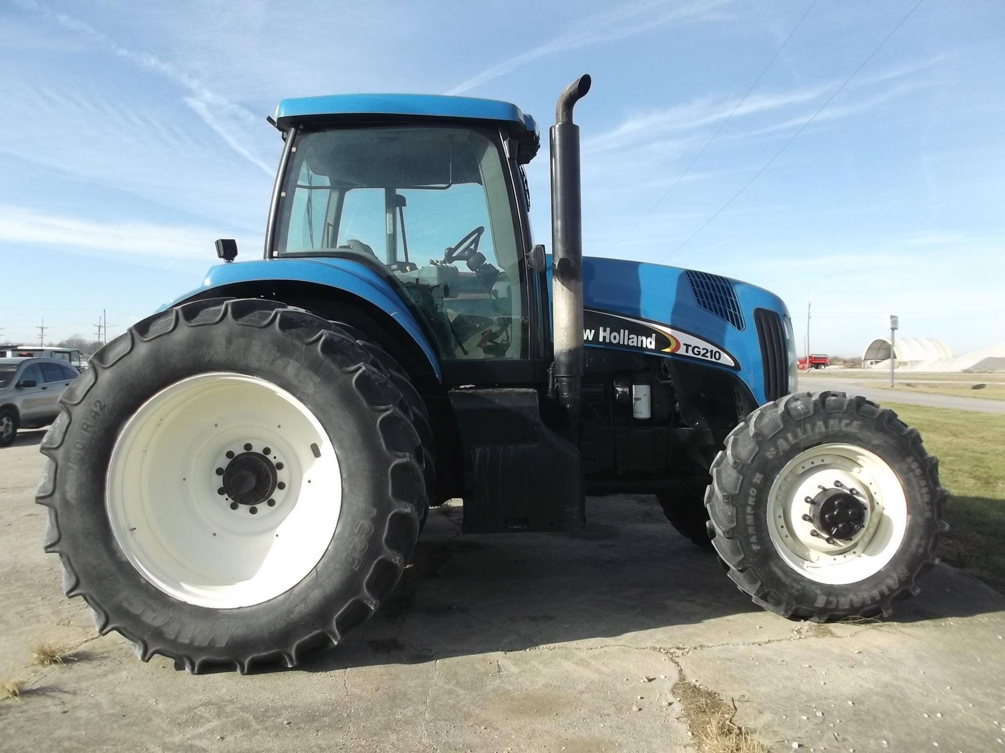 2006 New Holland TG210 Equipment Image0