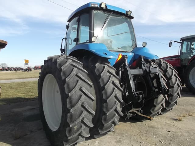 Image of New Holland TG210 equipment image 4