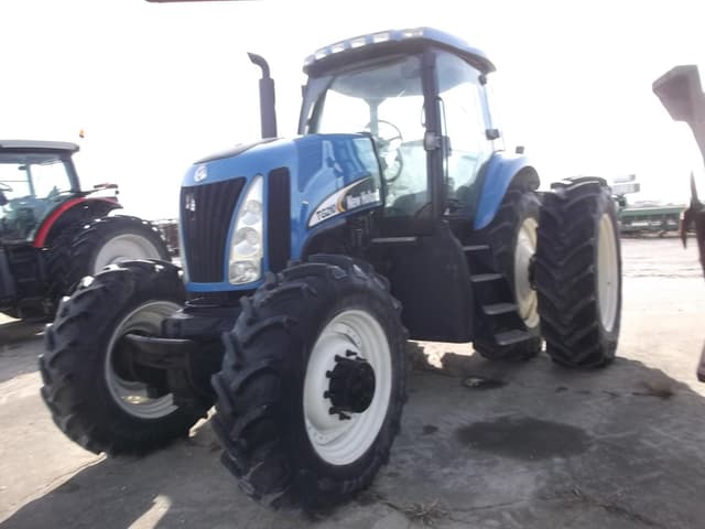Image of New Holland TG210 equipment image 3