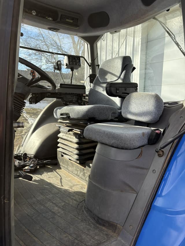 Image of New Holland TG230 equipment image 3