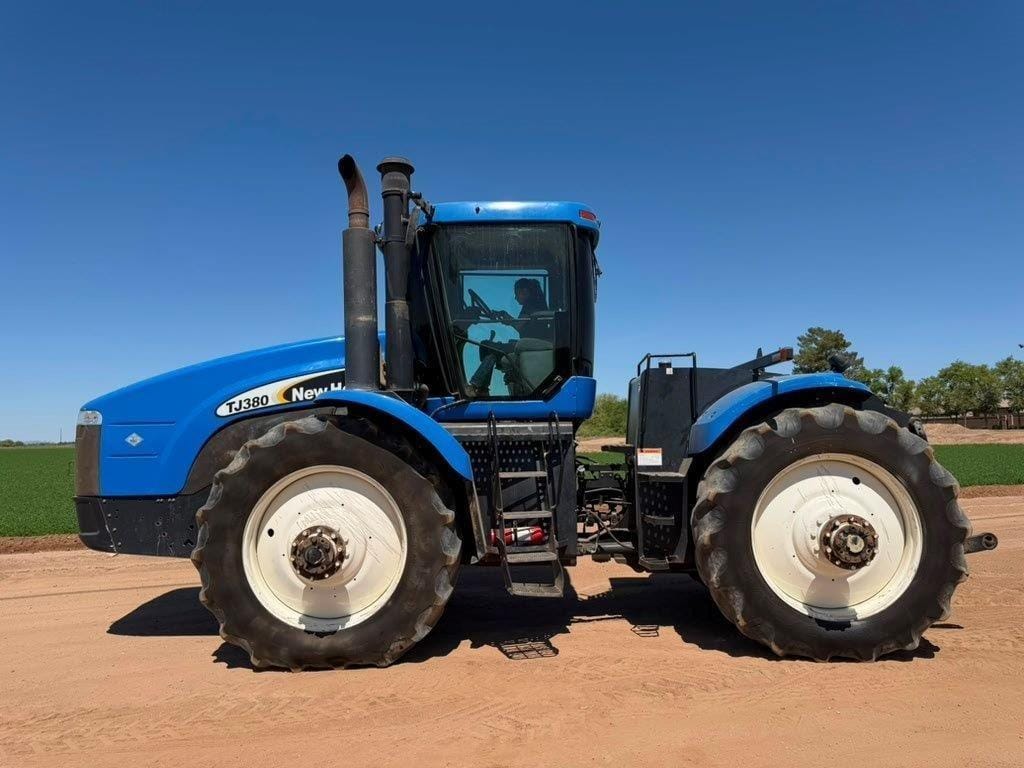 2006 New Holland TJ380 Equipment Image0