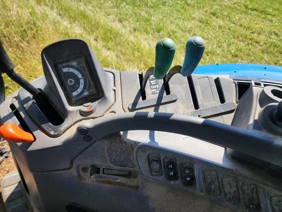 Image of New Holland TS130A equipment image 4