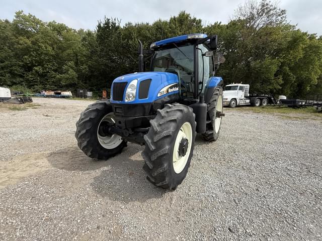 Image of New Holland TS135A equipment image 2