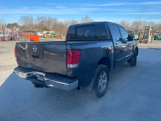 Image of Nissan Titan equipment image 2