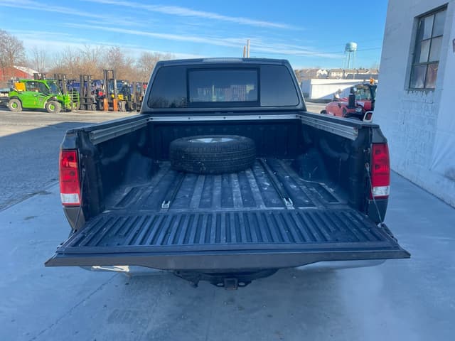 Image of Nissan Titan equipment image 4