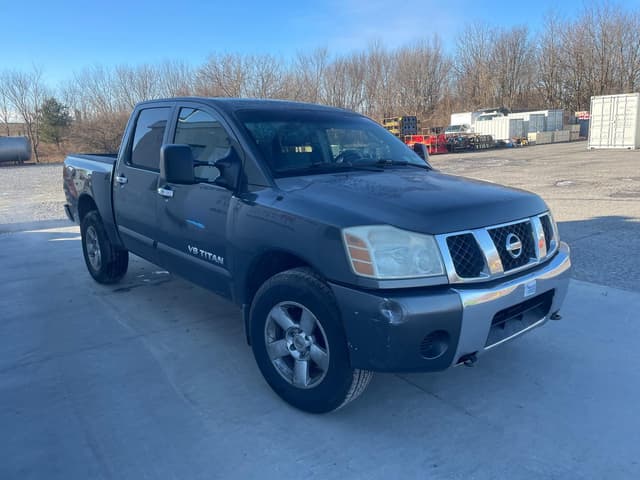 Image of Nissan Titan equipment image 1
