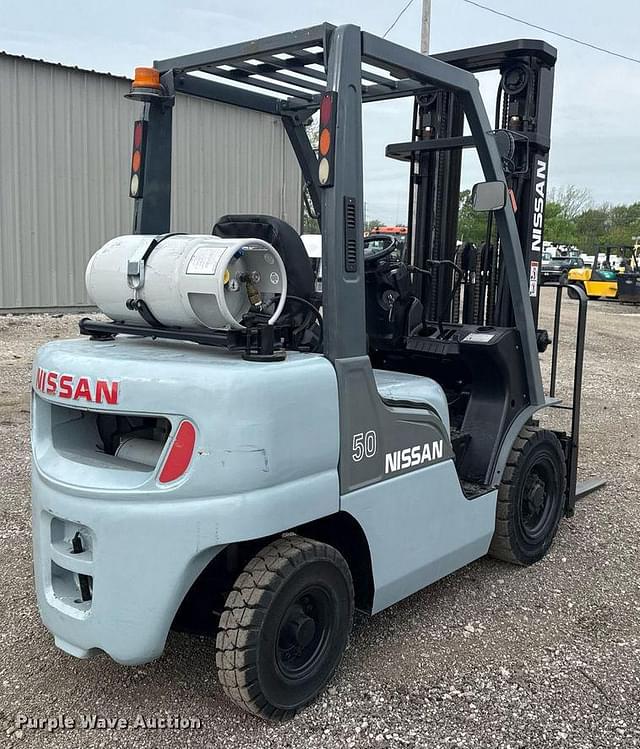 Image of Nissan 50 equipment image 4