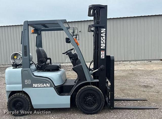 Image of Nissan 50 equipment image 3