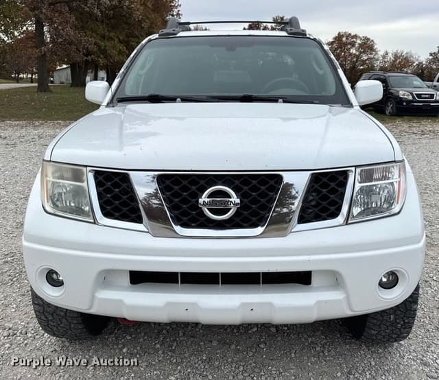 Image of Nissan Frontier equipment image 1