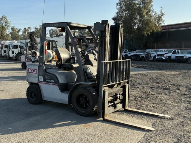 Image of Nissan 60 equipment image 1